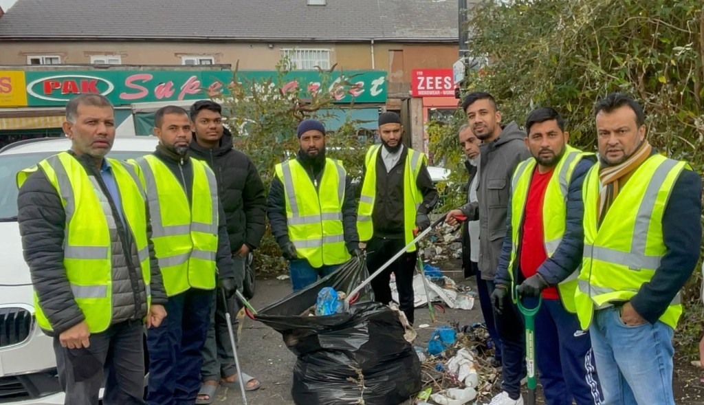 Lozells Unity Forum volunteers at a community clean-up